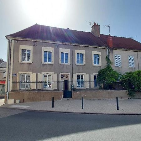 Les Gites Du Chateau Châteaumeillant 外观 照片