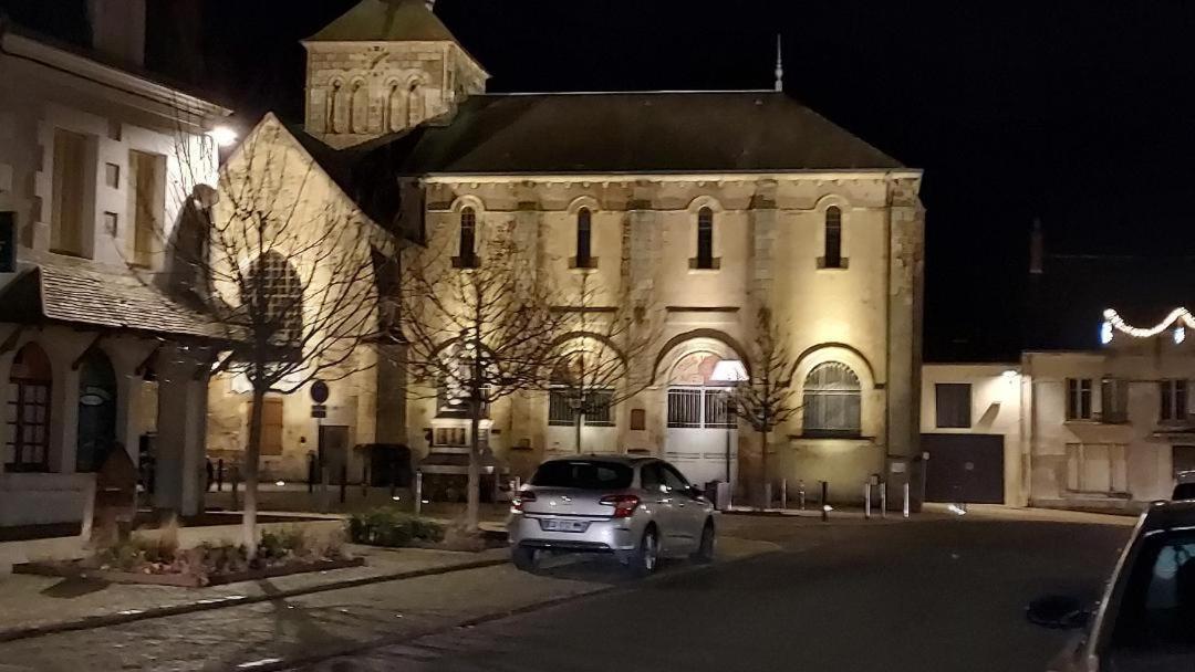 Les Gites Du Chateau Châteaumeillant 外观 照片